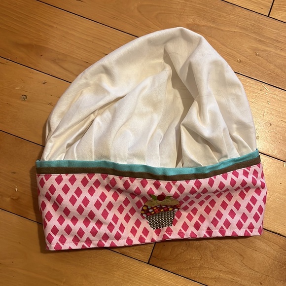 Child’s chef hat, apron and oven mitt - Picture 4 of 5